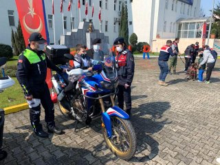 Otizmli çocuklara jandarma ve polis şefkati