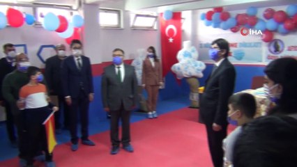 Otizmli öğrenciler havaya mavi balon bırakarak dikkat çekti