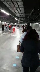 Más de dos horas de espera para ser vacunado en el Wanda Metropolitano
