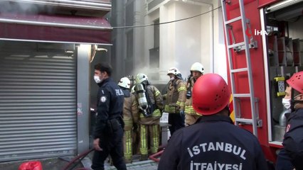 Güngören’de medikal deposunda korkutan yangın