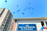Otizm Farkındalık Günü'nde mavi balon uçurdular