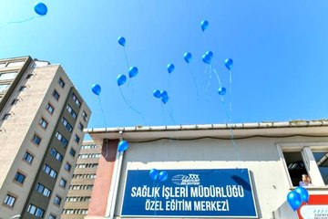 Скачать видео: Otizm Farkındalık Günü'nde mavi balon uçurdular