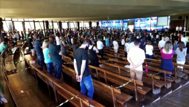 Fiéis acompanham celebrações sobre Paixão de Cristo na Catedral Nossa Senhora Aparecida