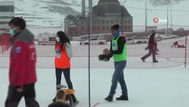 Erciyes'te 'Artık Çekilmez Oldun Kızak Yarışması' eğlenceli dakikalar yaşattı