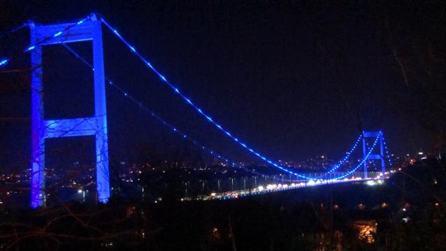 Fatih Sultan Mehmet Köprüsü, Dünya Otizm Farkındalık gününde maviye büründü