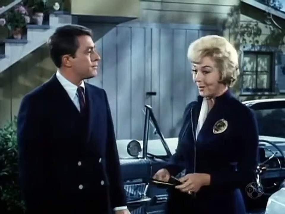 My Favorite Martian S3 E14 Lorelei Brown vs Everybody