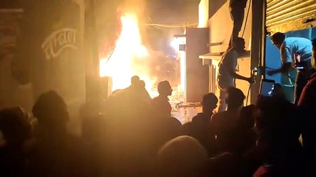 पटाखों की दुकान में लगी आग, 1 घंटे तक होते रहे धमाके, 2 किमी तक सुनाई दी आवाज
