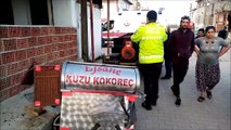 Alkollü şahsın kullandığı patpat kokoreç arabasına daldı: 1 yaralı