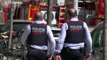 شاهد: تسلق ناطحة سحاب في برشلونة فوجد الشرطة في انتظاره حين نزل