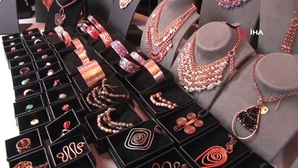 Bakırı işleyerek sanat eserine dönüştürüyor