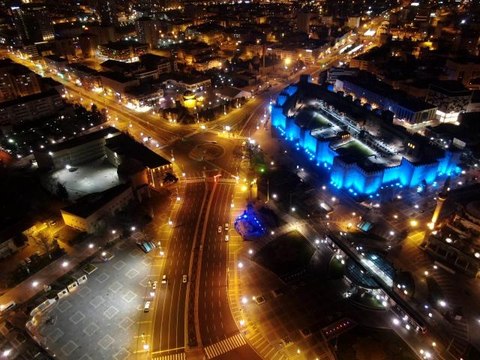Otizm Farkındalık Günü'nde Tarihi Kayseri kalesi maviye büründü