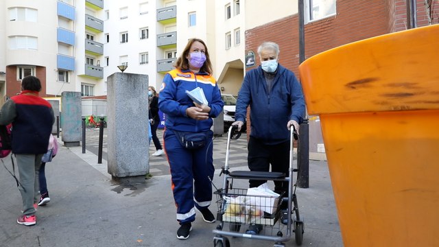 A Paris, des centres de vaccination minute : «Il n'y a pas d'attente. C'est le vaccin qui vient à vous»