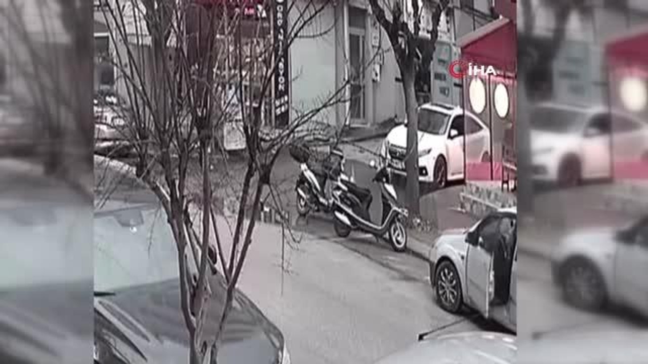 Saniyeler içerisinde paket servis motosikletini çalan hırsız güvenlik kameralarına yakalandı