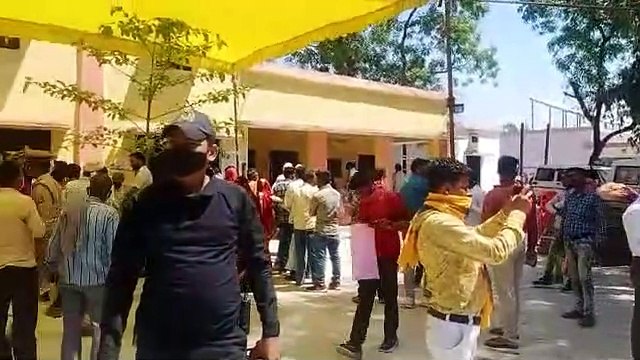 जिलाधिकारी व एसएसपी ने दी का पुरवा का रूप में लिया नामांकन प्रक्रिया का जायजा