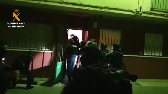 La Guardia Civil detiene a cien personas tras desmantelar una red de tráfico de hachís y marihuana por Europa