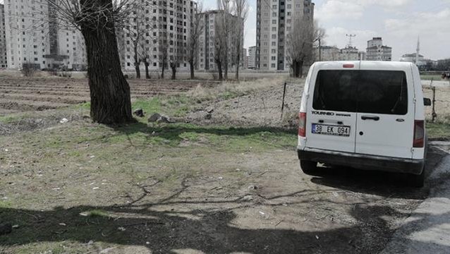 Yol kenarında 15 yerinden bıçaklanarak öldürülen bir kadının cansız bedeni bulundu