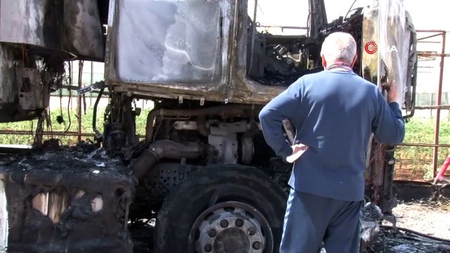Ekmek teknesi alev alev yanan sürücü, gözyaşlarına boğuldu