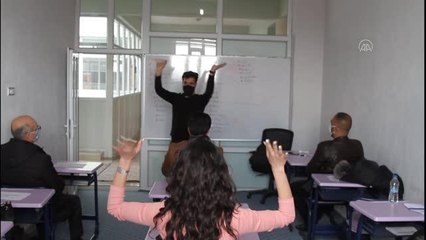 Saray ilçesinde açılan "işaret dili kursu" ilgi görüyor