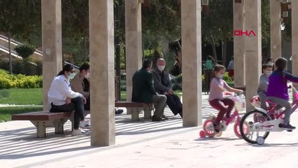 Son dakika haberi! MANİSA Rengi 'turuncu'ya dönen Manisa'da, caddeler doldu taştı