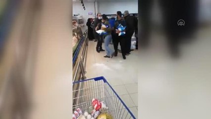 Lübnan'da devlet destekli ürünler için marketlerdeki izdihamlar sosyal medyaya düşmeye devam ediyor