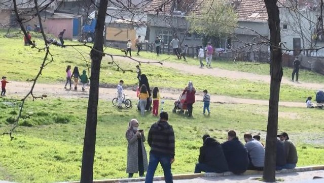 BAĞCILAR'DA KISITLAMA GÜNÜ MANGAL YAPTILAR