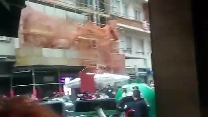 下载视频: Actuación de la Ertzaintza en el centro de Bilbao tras las aglomeraciones antes de la final de Copa