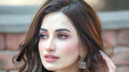 Model Diksha Singh to contest UP panchayat poll