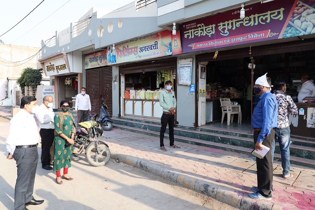 अलग अलग विभागों के  जिला अधिकारियों ने की चालान...
