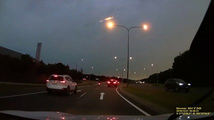 Ce conducteur  capture un éclair magnifique avec sa dashcam
