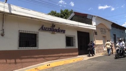 Arriban a El Salvador los restos de migrante asesinada por policías en México