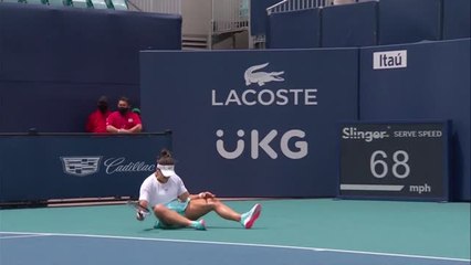 Скачать видео: Barty claims Miami title after Andreescu retirement