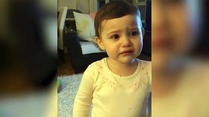 Yaramazlık yapan küçük kız annesinden böyle özür diledi