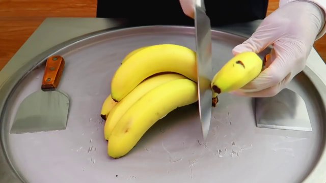 banana ice cream rolls street food.. Banana ice cream.