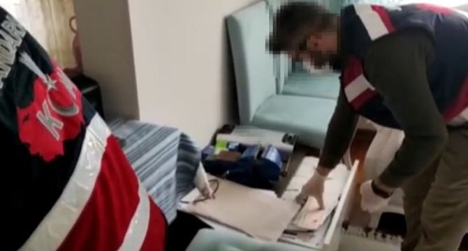 Teröristlere sahte nüfus cüzdanı hazırlayan zanlı tutuklandı