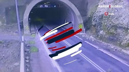 Üzerine düşen kayalardan son anda kurtuldu