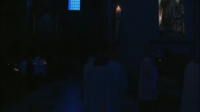 El Papa celebra la Vigilia Pascual con restricciones debido a la pandemia