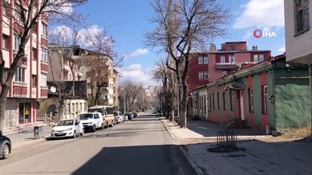 Kars’ta caddeler sessizliğe büründü