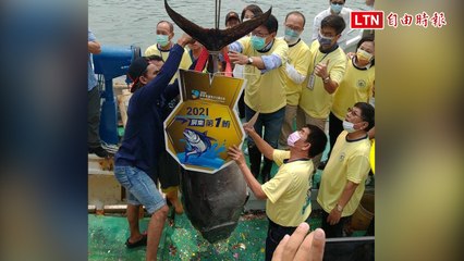 台鐵出軌》每公斤1萬破紀錄！饗賓標得「屏東第一鮪」再捐120萬