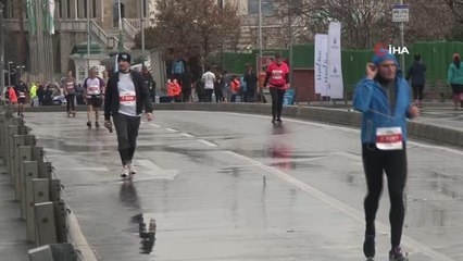 İstanbul Yarı Maratonu'nda Kenyalı atlet Ruth Chepngetich, Dünya Rekoru kırarak şampiyon oldu