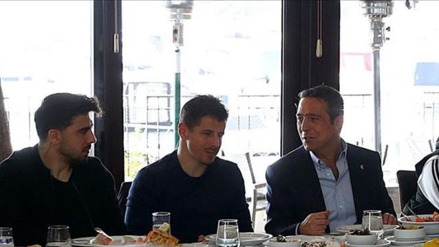 Başkan Ali Koç, yemekte Emre Belözoğlu ve takımdan şampiyonluk istedi