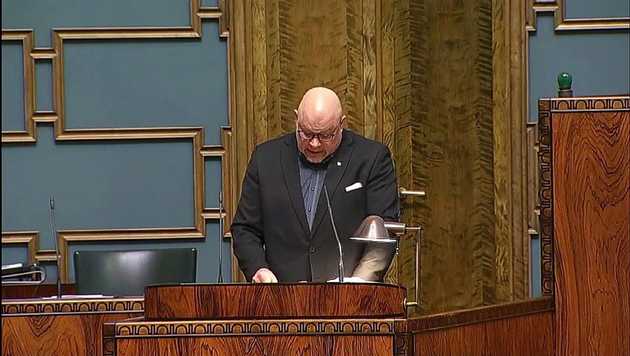 Ano Turtiainen - Se luo uskoa , että edes yritetään puolustaa kansaa