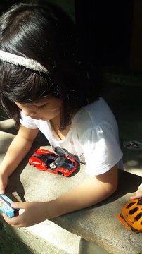 Naglaro ng sasakyan ang Makukulit