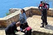 Cüzdanları çalınan Çinli turistler dil bilmeyince dertlerini canlandırma yapılarak anlatabildiler