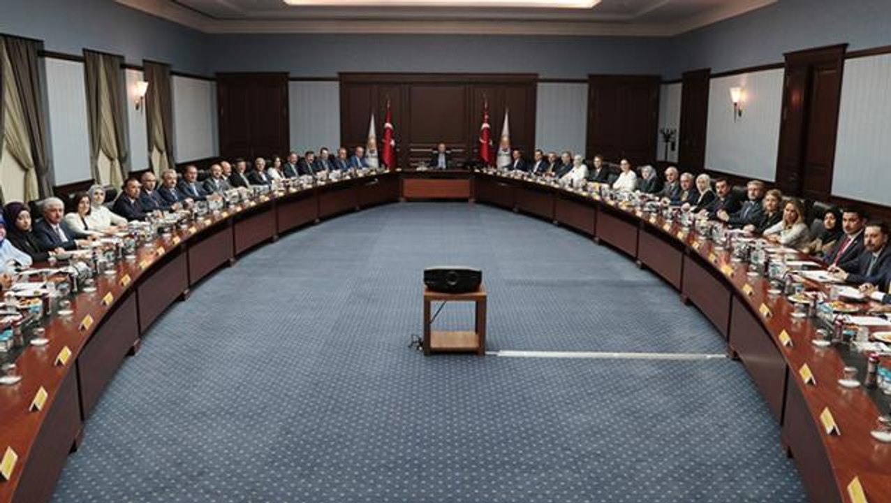 Son Dakika: AK Parti MYK, emekli 103 amiralin imza attığı Montrö bildirisi gündemiyle yarın toplanıyor