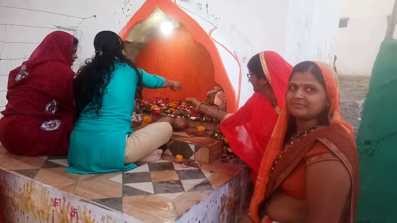 शाजापुर में आज शीतला सप्तमी के मौके पर महिलाओं...