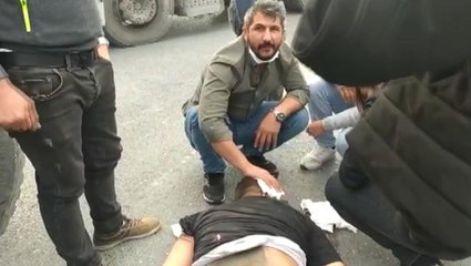 Hafriyat kamyonuna arkadan çarpan otomobilde bulunan yolcu yola fırladı