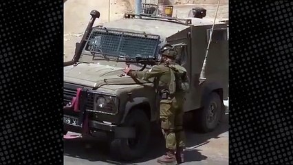 Terörist İsrail askerleri silahsız Filistinliyi vurup sevinç çığlığı attı