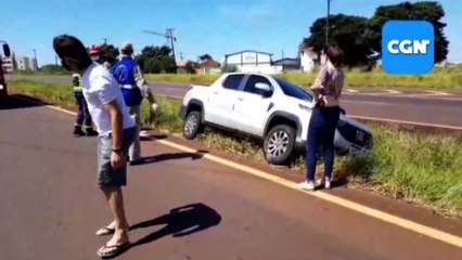 Após colisão, Civic atravessa canteiro central da 467 e capota no acostamento da pista contrária