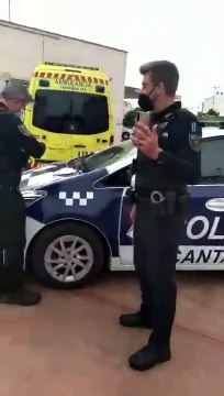 La Policía Local de Alcantarilla sigue cubriéndose de gloria tras acosar a una niña de 12 años: Graban con su móvil personal a un hombre al que iban a multar y se saltan la protección de datos dando sus datos médicos y personales