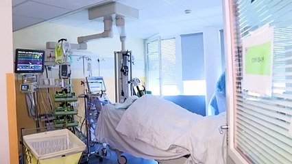 Covid-19: à l'hôpital privé d'Antony près de Paris, "on est plein"